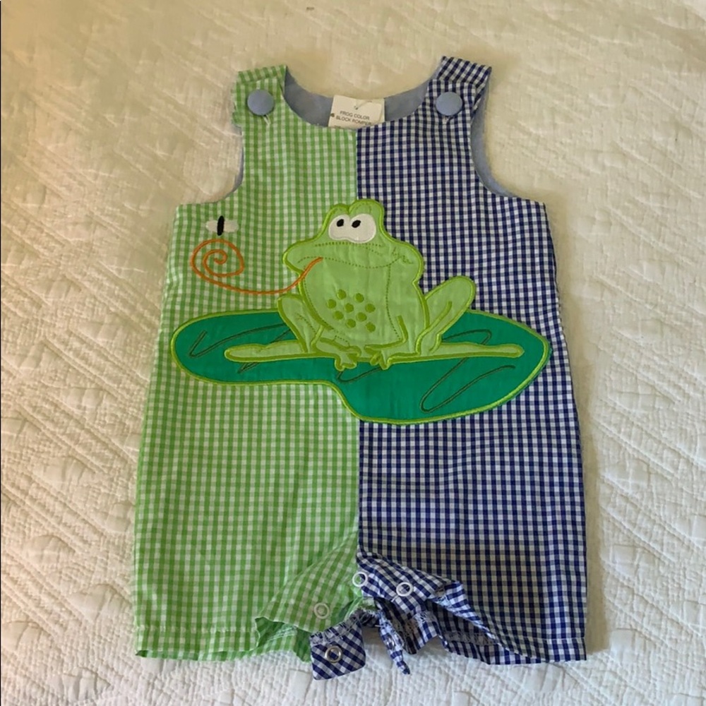 NWT color block frog romper